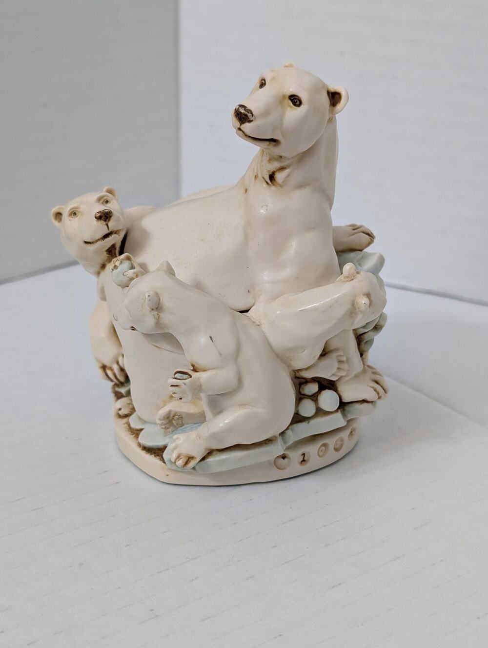 Harmony Kingdom Play Ball Polar Bears Trinket Box Limited Edition Figurine